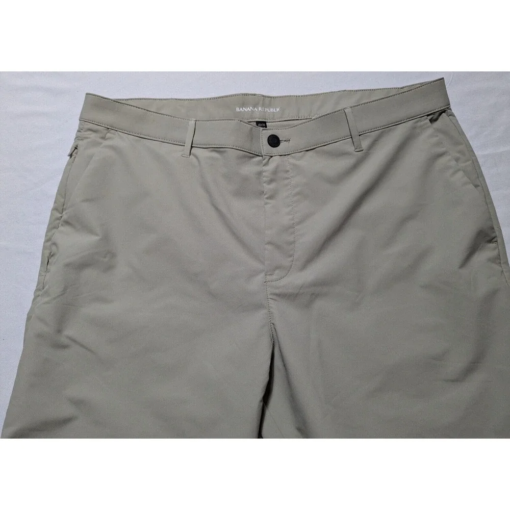 BANANA REPUBLIC Khaki Flat Front Performance Chino Pants - Men 40X30‎ EUC